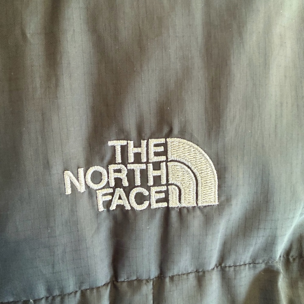 The North Face Men's Charcoal Insulated Vest - Picture 4 of 7